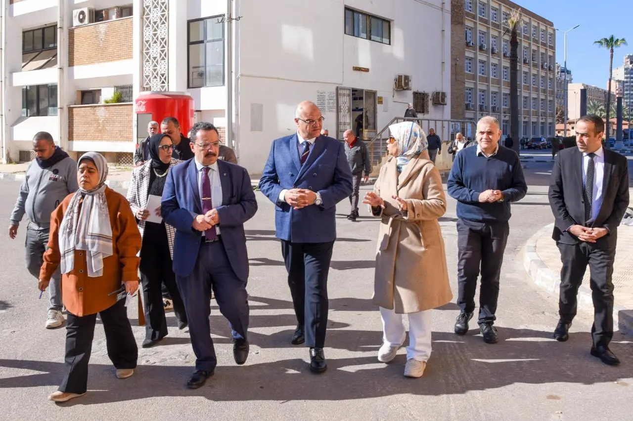 محافظ الإسكندرية يبحث مع رئيس الجامعة لتوفير أماكن استراحة لمرافقي مرضى مستشفى الشاطبي