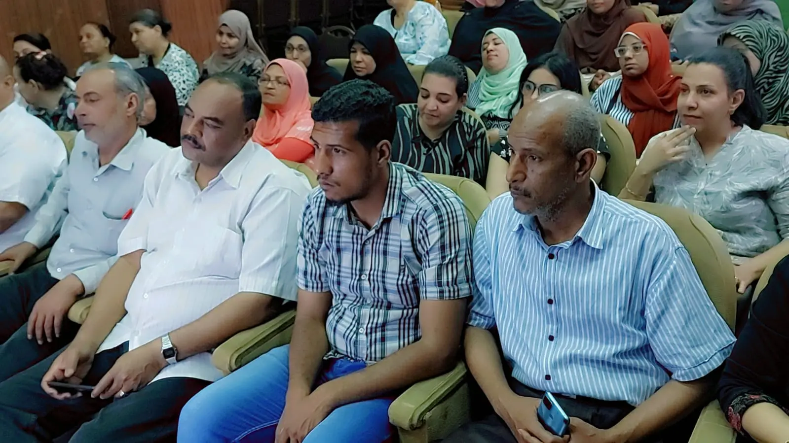 مجمع إعلام قنا يناقش آليات ترشيد استهلاك الكهرباء - 1000552341