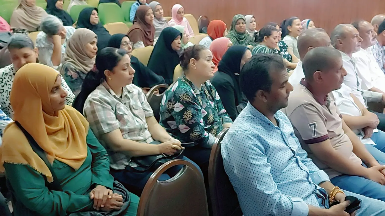 مجمع إعلام قنا يناقش آليات ترشيد استهلاك الكهرباء - 1000552356