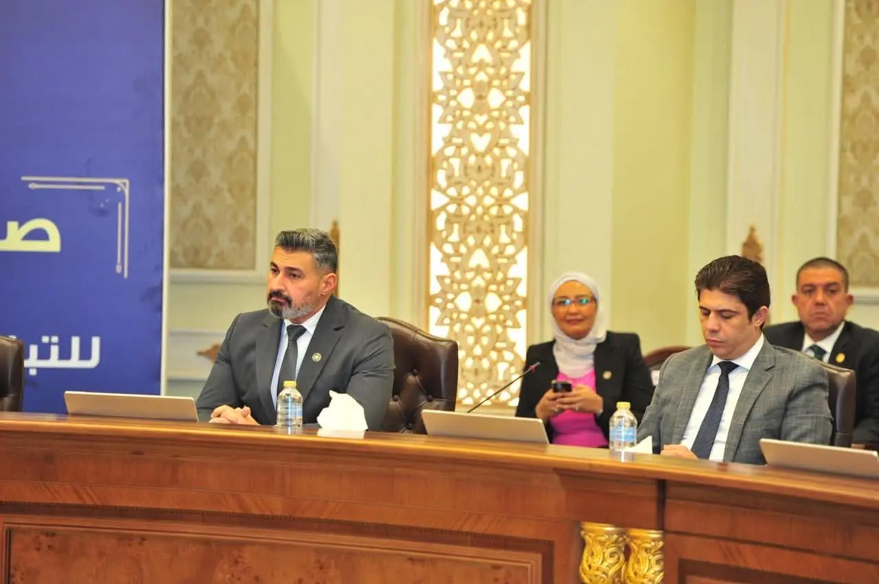 حماة الوطن يعقد صالونًا سياسيًا لبحث مشكلات الأسرة المصرية - 1000552949