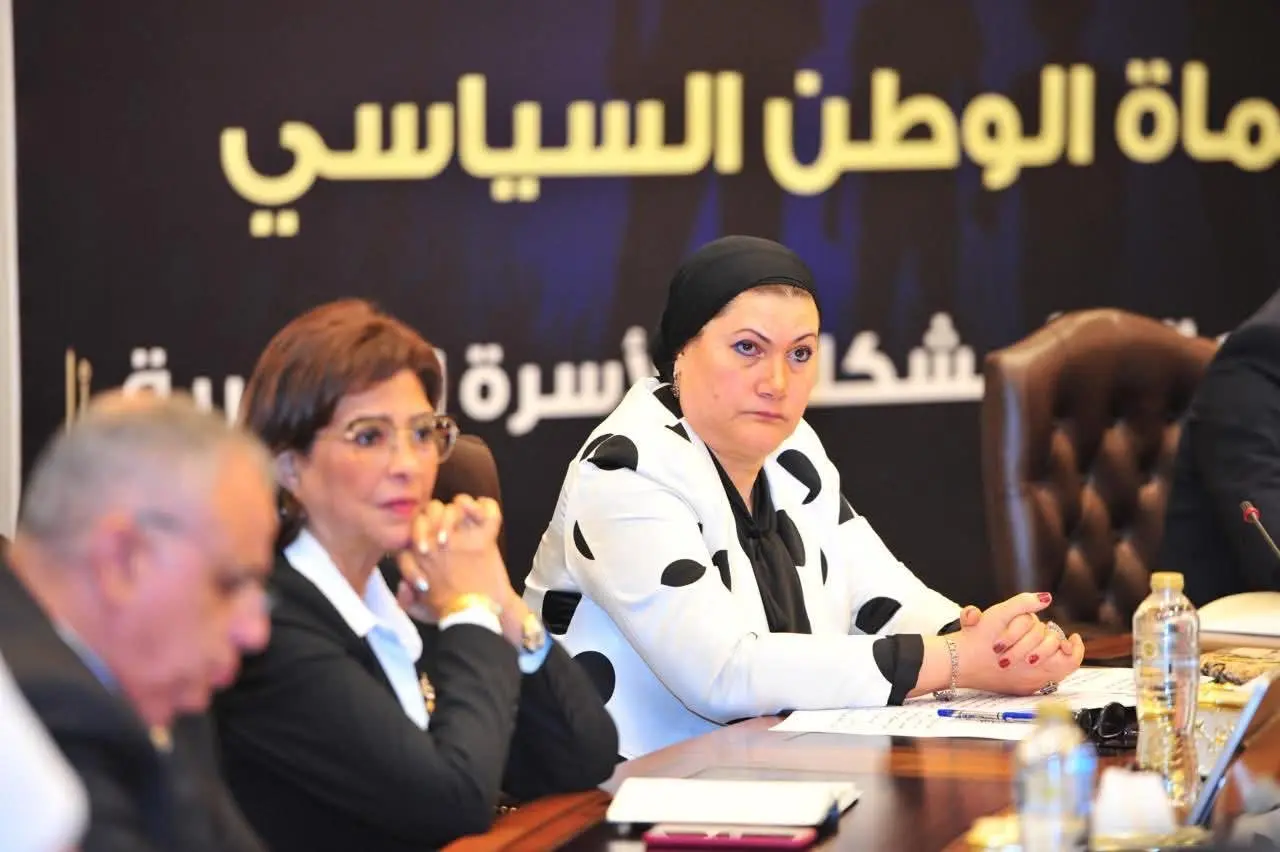 حماة الوطن يعقد صالونًا سياسيًا لبحث مشكلات الأسرة المصرية - 1000552951