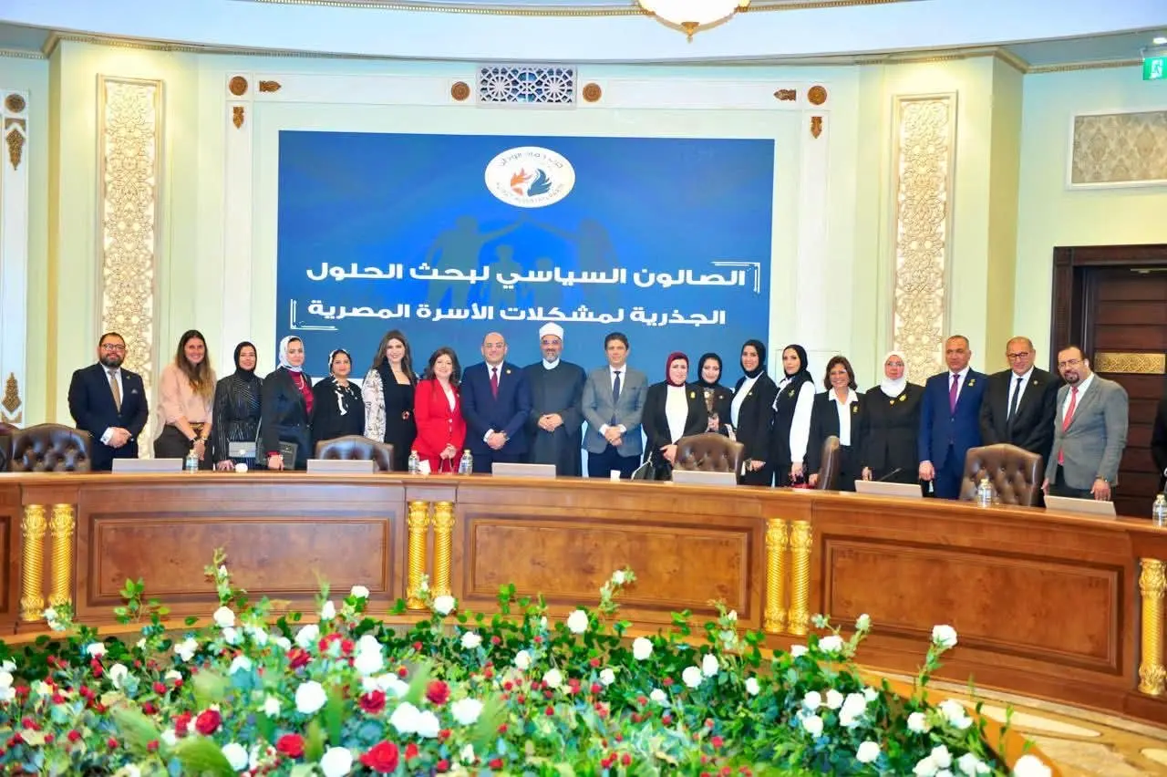 حماة الوطن يعقد صالونًا سياسيًا لبحث مشكلات الأسرة المصرية - 1000552957
