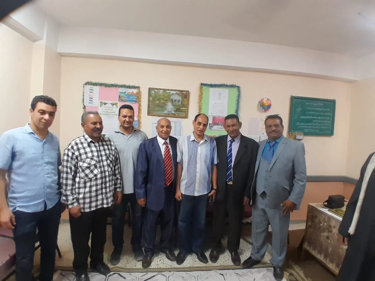 الأوسط قمولا الثانوية بنقادة تكرم المتفوقين وحفظة القرآن الكريم - 1000553850