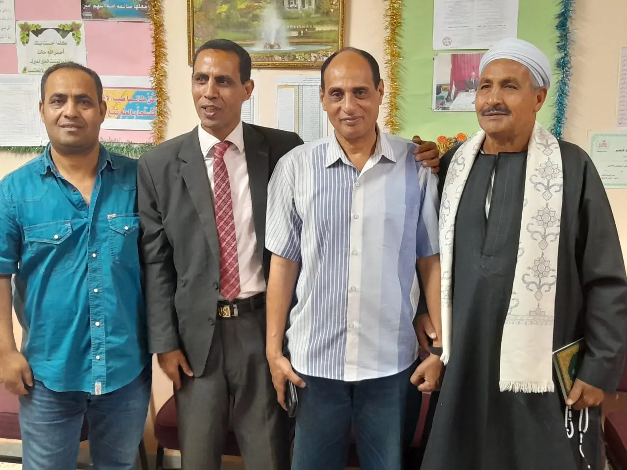 الأوسط قمولا الثانوية بنقادة تكرم المتفوقين وحفظة القرآن الكريم - 1000553862