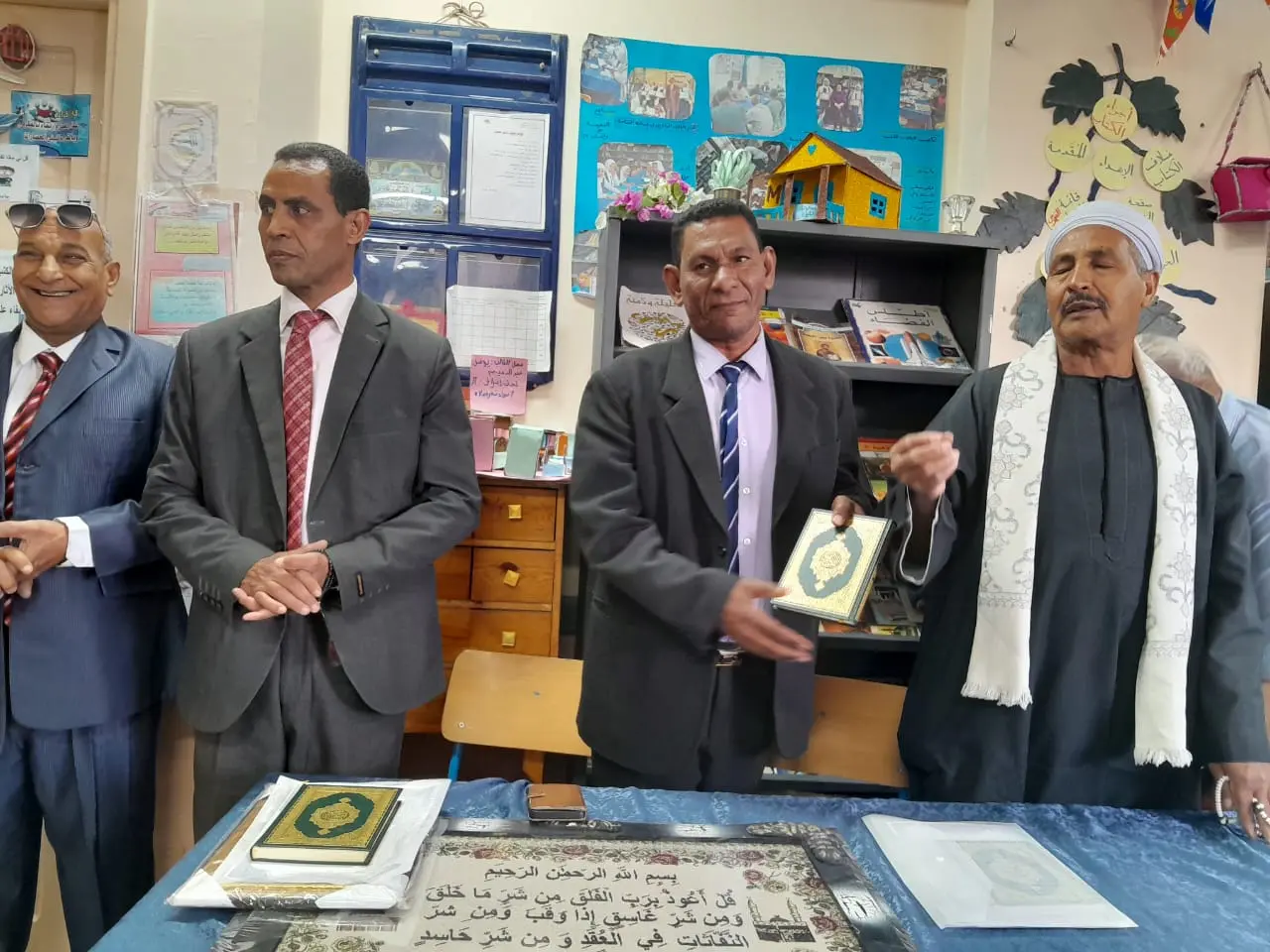 الأوسط قمولا الثانوية بنقادة تكرم المتفوقين وحفظة القرآن الكريم - 1000553874
