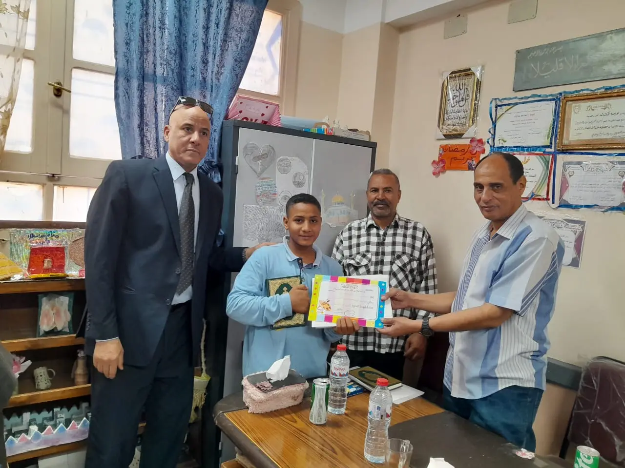 الأوسط قمولا الثانوية بنقادة تكرم المتفوقين وحفظة القرآن الكريم - 1000553880