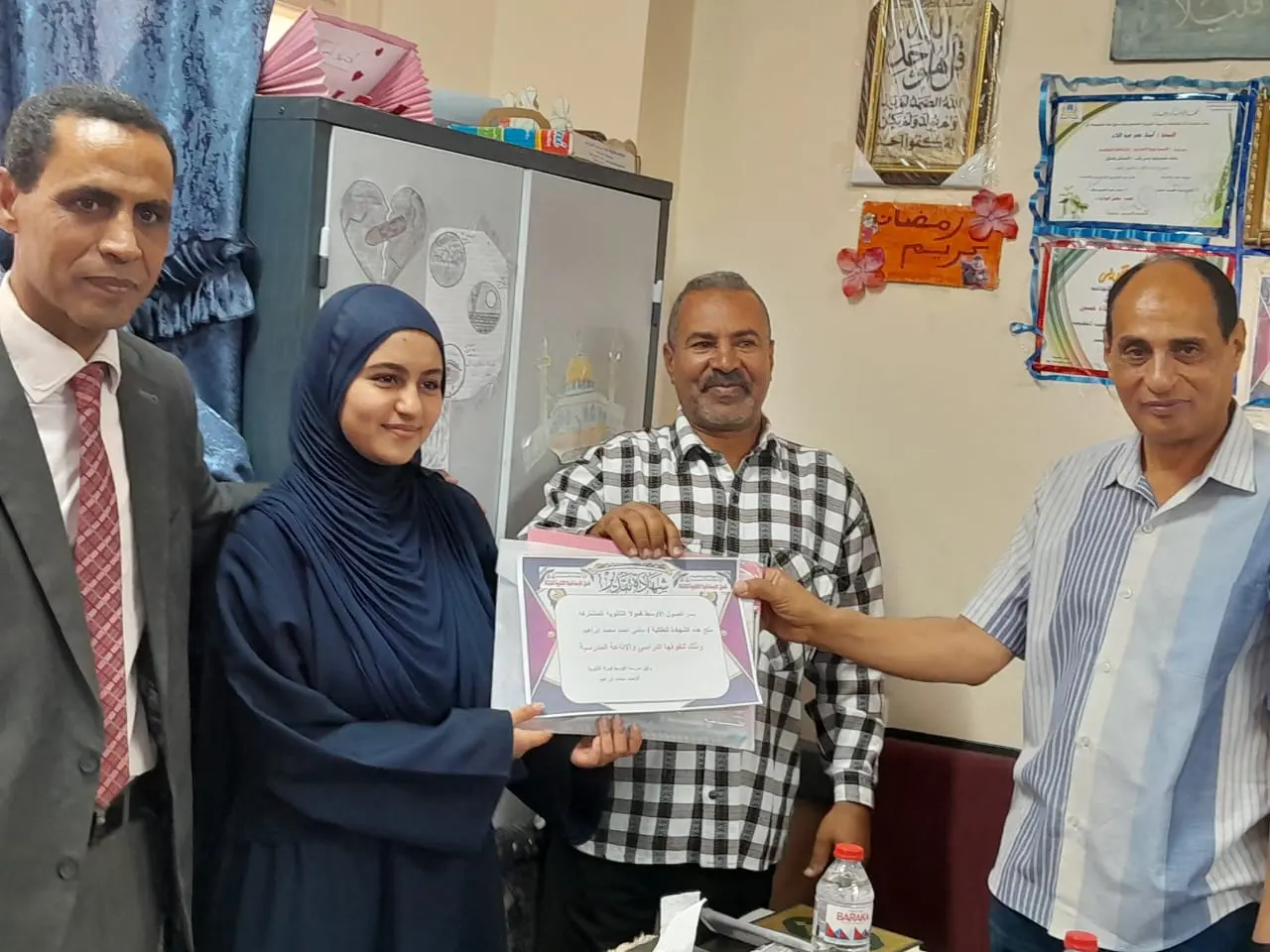 الأوسط قمولا الثانوية بنقادة تكرم المتفوقين وحفظة القرآن الكريم - 1000553886