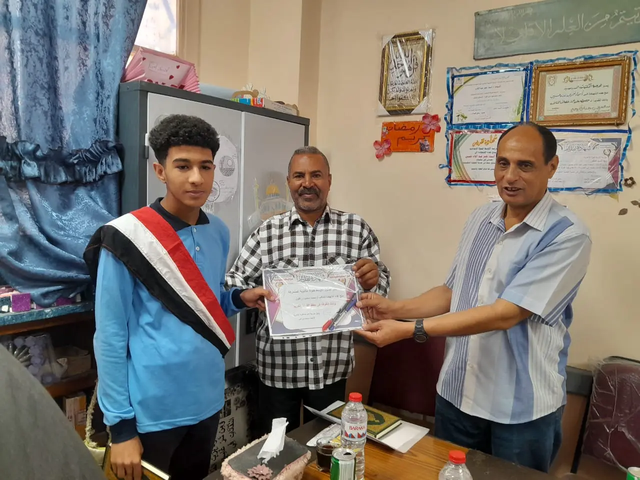 الأوسط قمولا الثانوية بنقادة تكرم المتفوقين وحفظة القرآن الكريم - 1000553907