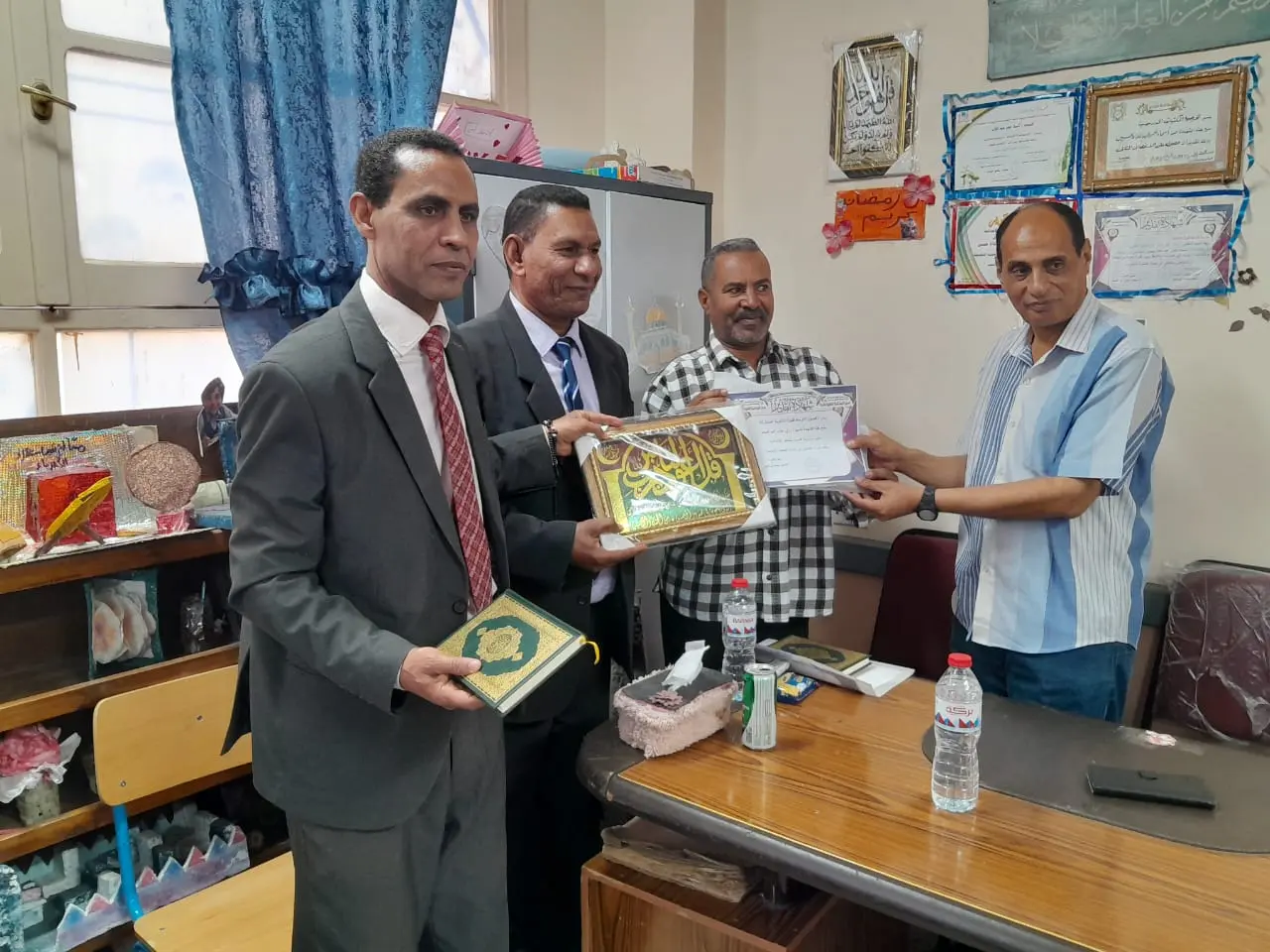 الأوسط قمولا الثانوية بنقادة تكرم المتفوقين وحفظة القرآن الكريم - 1000553919