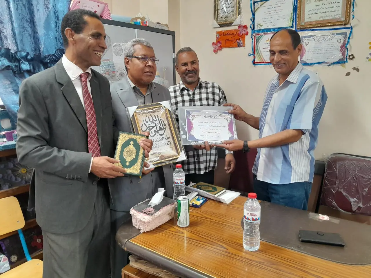 الأوسط قمولا الثانوية بنقادة تكرم المتفوقين وحفظة القرآن الكريم - 1000553922