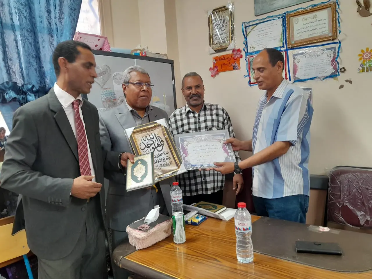 الأوسط قمولا الثانوية بنقادة تكرم المتفوقين وحفظة القرآن الكريم - 1000553928