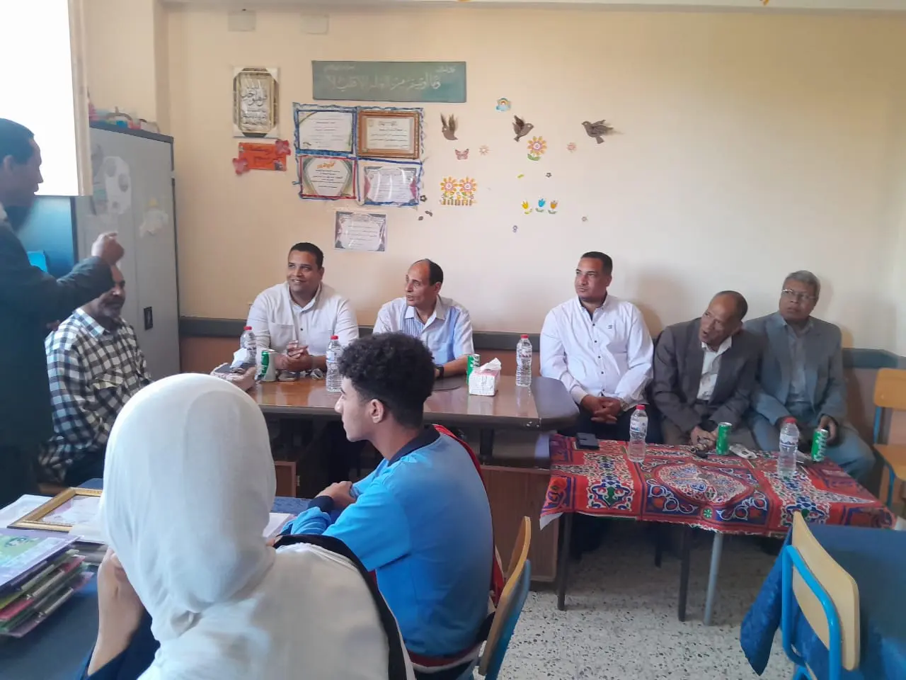 الأوسط قمولا الثانوية بنقادة تكرم المتفوقين وحفظة القرآن الكريم - 1000553935