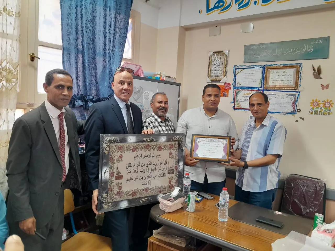 الأوسط قمولا الثانوية بنقادة تكرم المتفوقين وحفظة القرآن الكريم