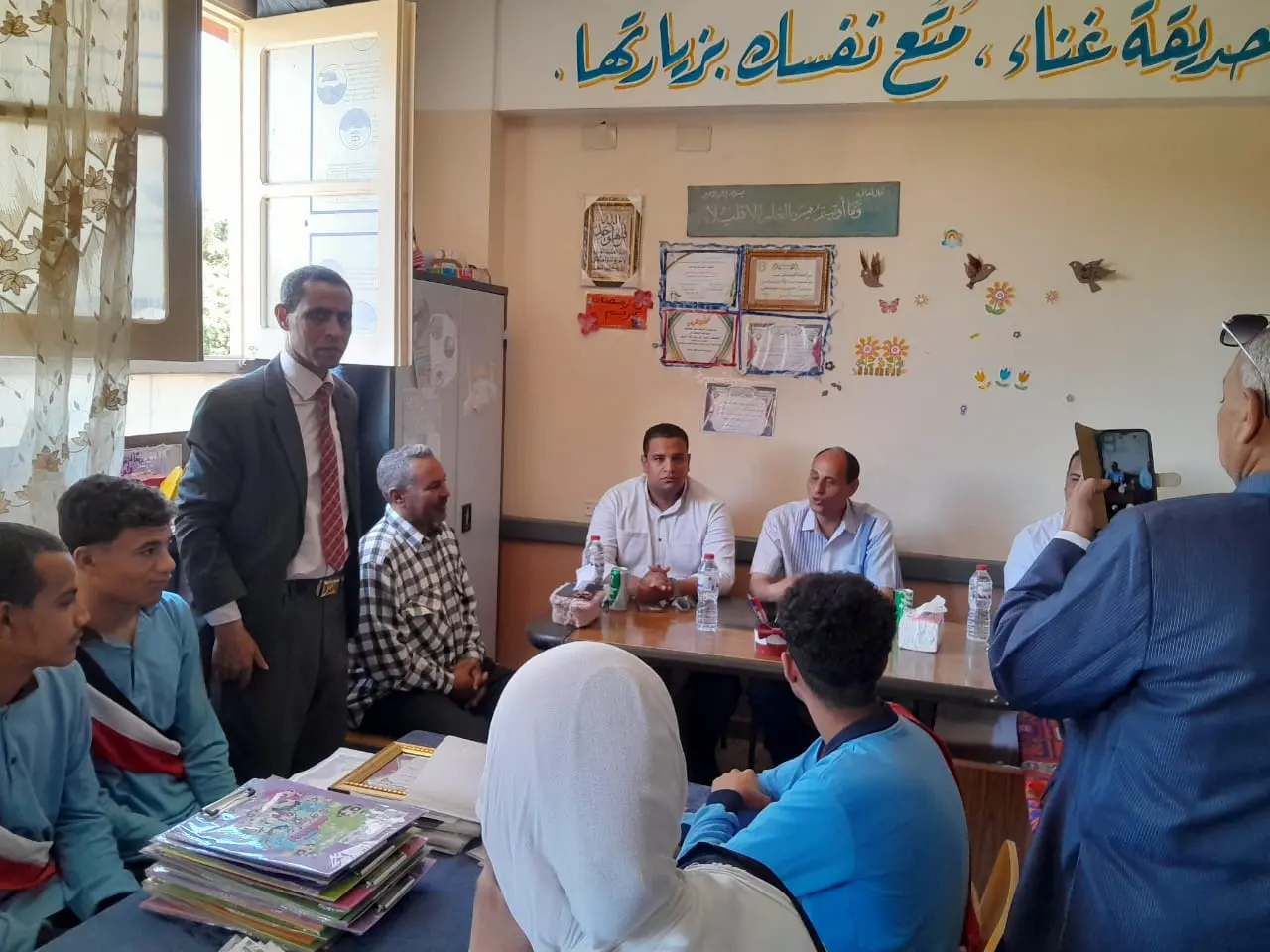 الأوسط قمولا الثانوية بنقادة تكرم المتفوقين وحفظة القرآن الكريم - 1000553961