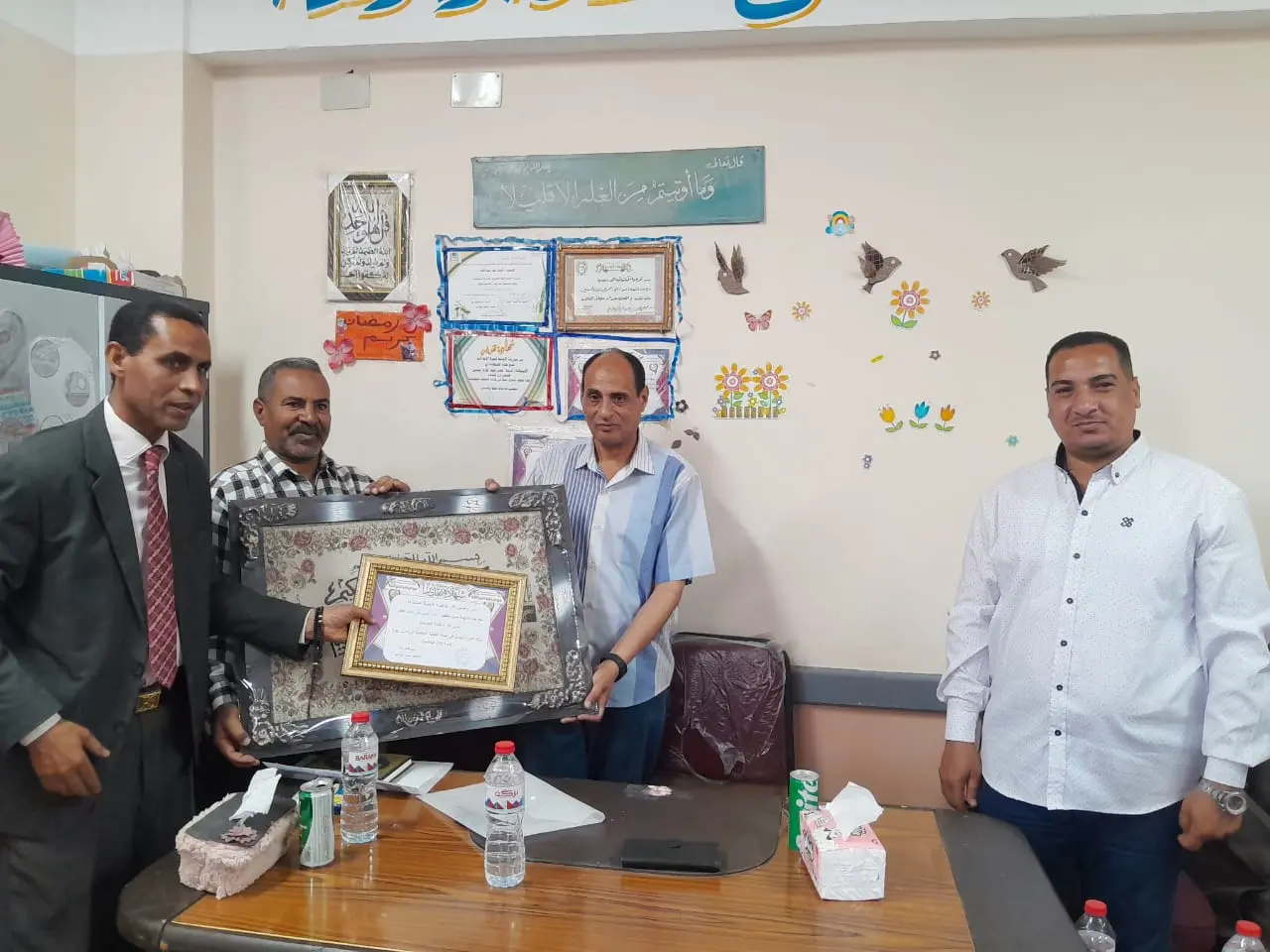 الأوسط قمولا الثانوية بنقادة تكرم المتفوقين وحفظة القرآن الكريم - 1000553985