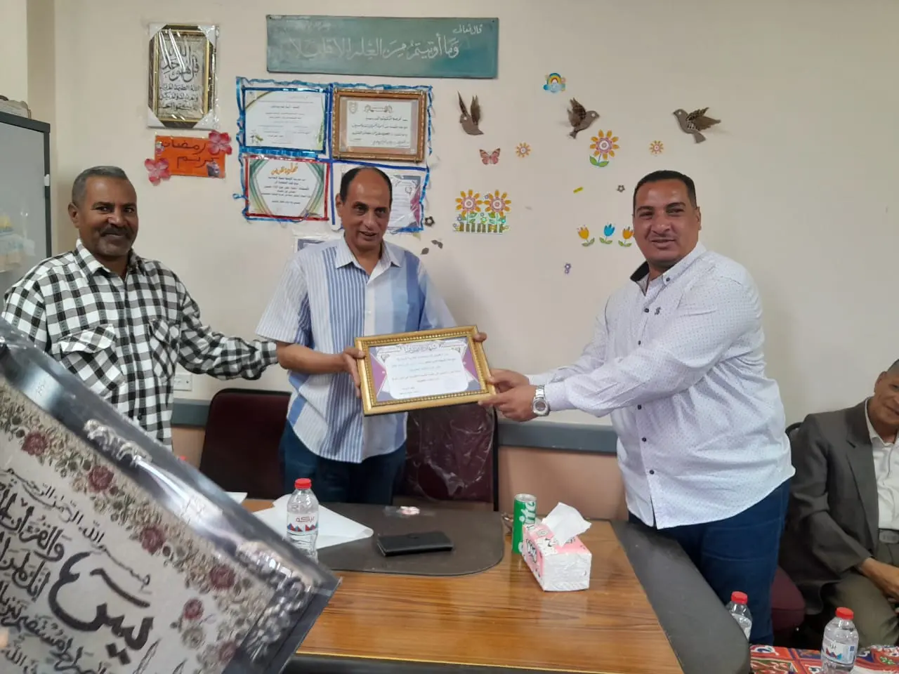 الأوسط قمولا الثانوية بنقادة تكرم المتفوقين وحفظة القرآن الكريم - 1000553988