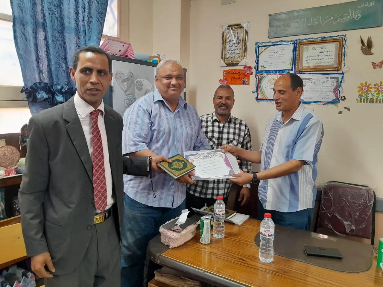 الأوسط قمولا الثانوية بنقادة تكرم المتفوقين وحفظة القرآن الكريم - 1000553997