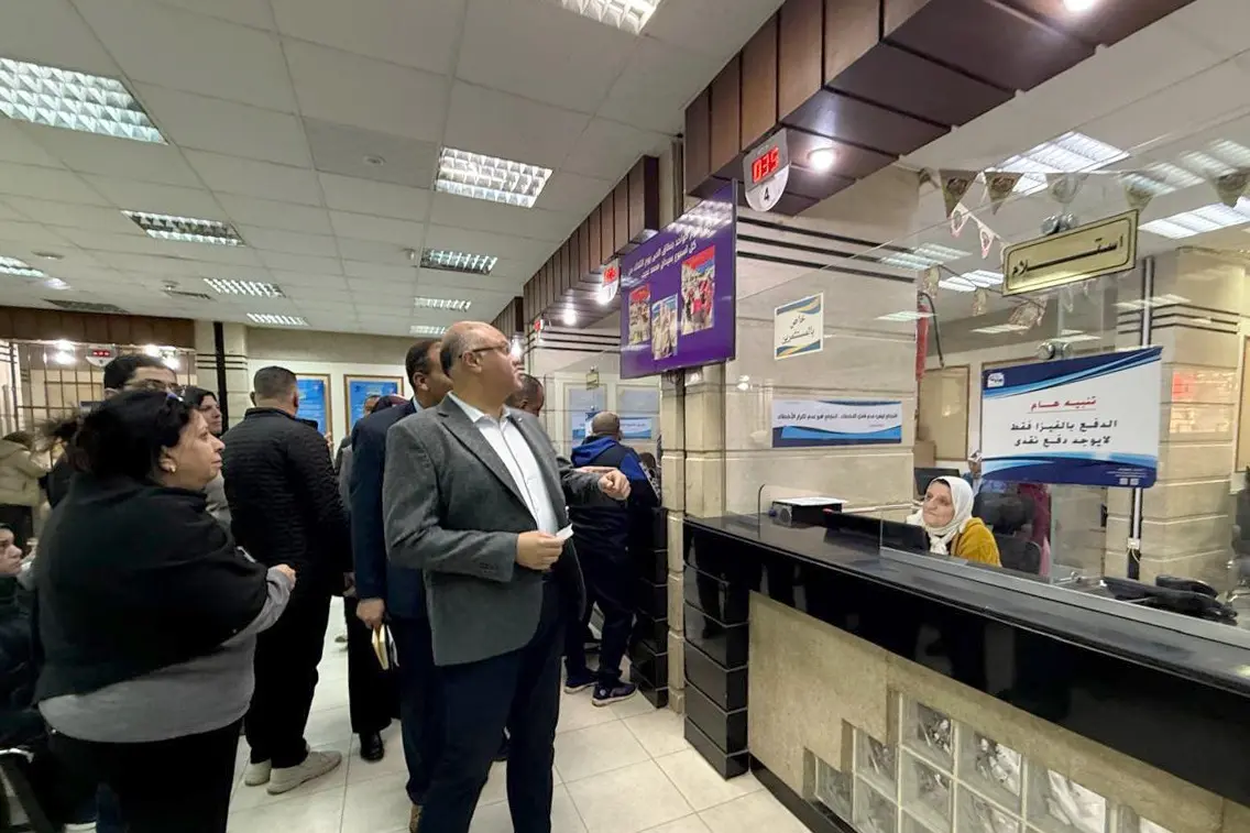 محافظ الإسكندرية يوجه بتخصيص رقم واتساب لتلقي شكاوى المواطنين الخاصة بالمرور والمواصلات - 1000554255