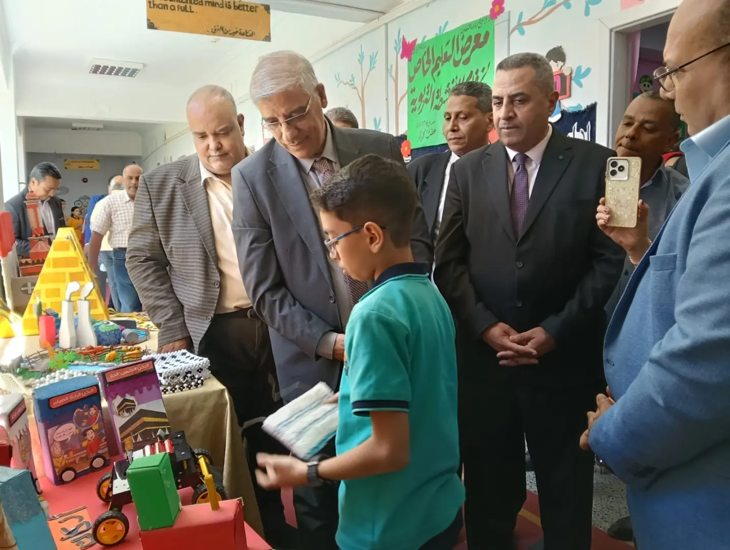 وكيل تعليم قنا يشهد انطلاق المعرض الأول للأنشطة التربوية للمدارس الخاصة