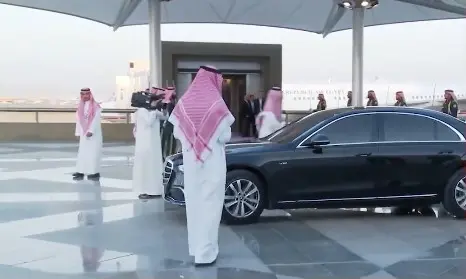"مرسيدس S-Class" تجمع السيسي وبن سلمان.. إليك أسعار ومواصفات سيارة ولي العهد - 1000555016