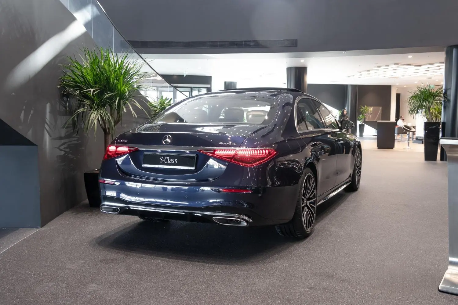 "مرسيدس S-Class" تجمع السيسي وبن سلمان.. إليك أسعار ومواصفات سيارة ولي العهد - 1000555025