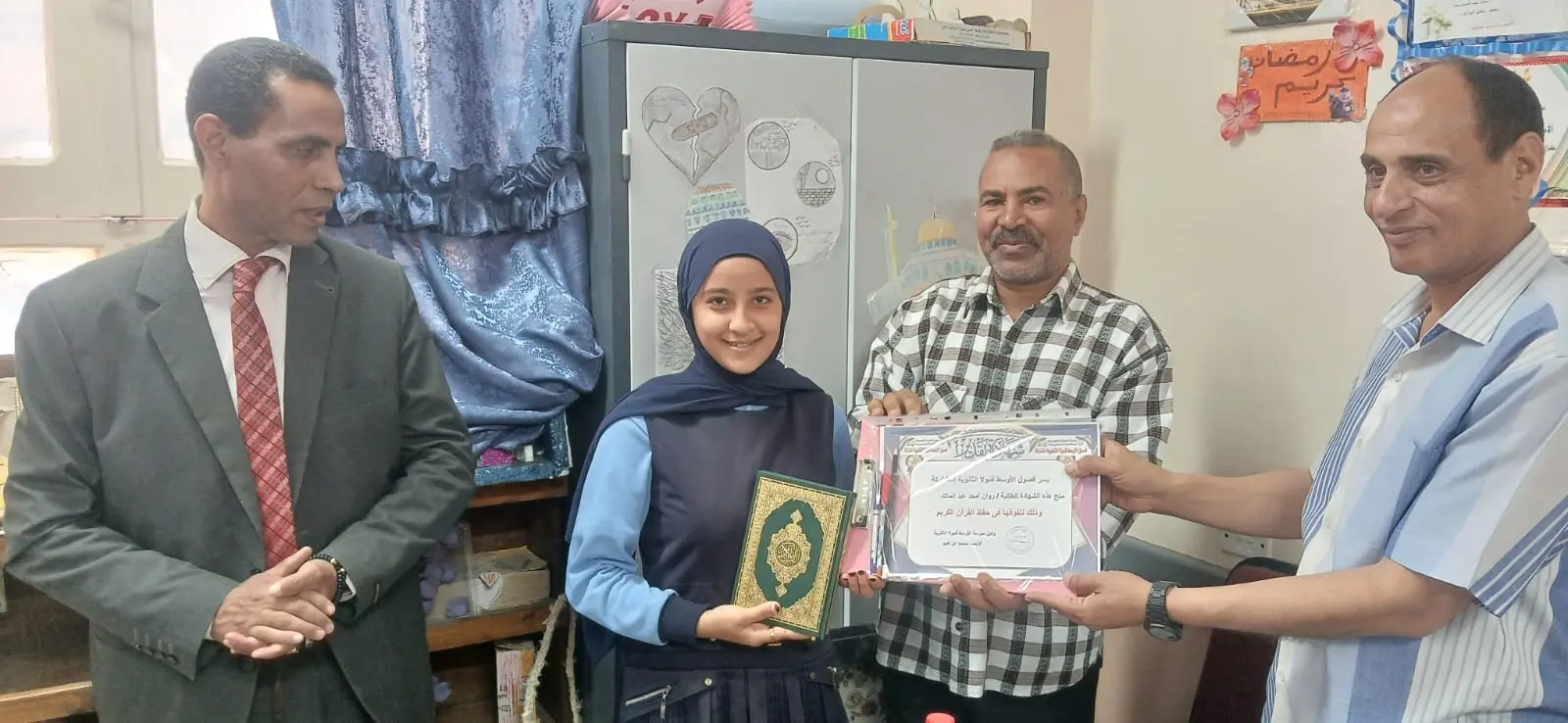 الأوسط قمولا الثانوية بنقادة تكرم المتفوقين وحفظة القرآن الكريم - 1000555325