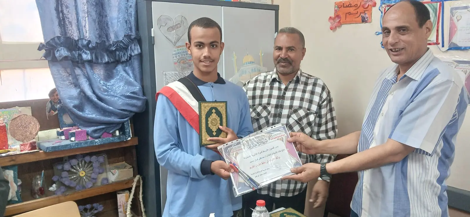 الأوسط قمولا الثانوية بنقادة تكرم المتفوقين وحفظة القرآن الكريم - 1000555352