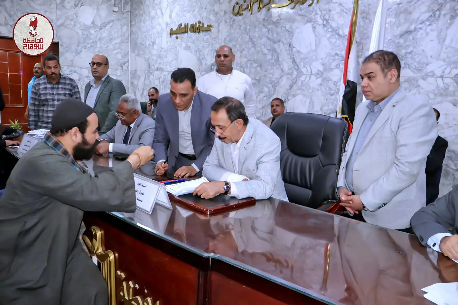 محافظ سوهاج يعقد اللقاء الجماهيري الأسبوعي لبحث مطالب المواطنين وحل مشكلاتهم - 1000555784