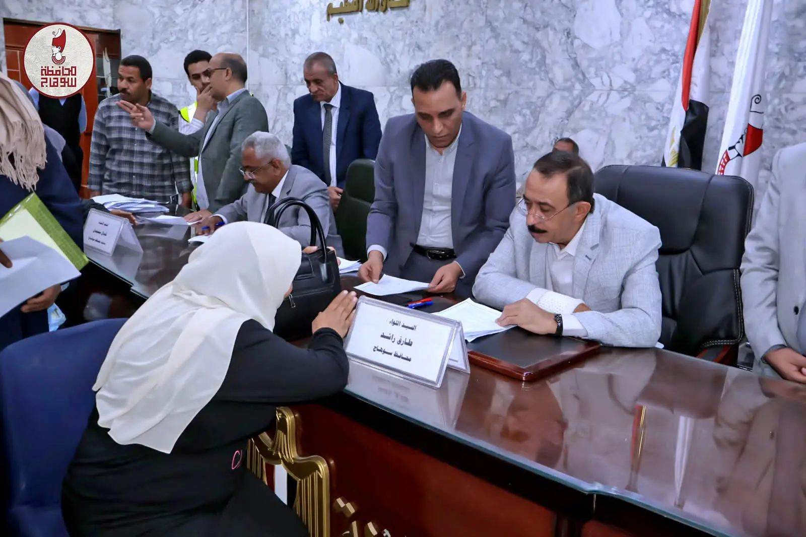 محافظ سوهاج يعقد اللقاء الجماهيري الأسبوعي لبحث مطالب المواطنين وحل مشكلاتهم - 1000555786