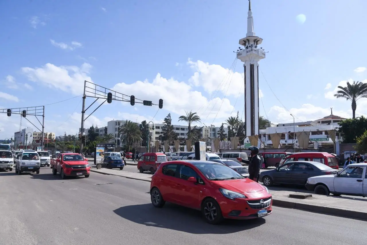 محافظ الإسكندرية يواصل جولاته الميدانية بعدد من المحاور الحيوية لمتابعة مشروعات الطرق بالعجمي - 1000555920
