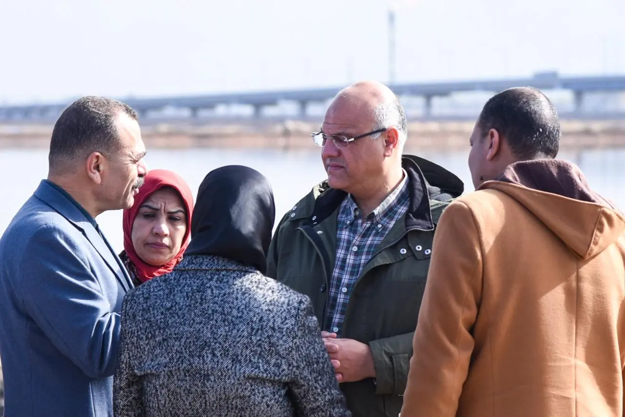 محافظ الإسكندرية يواصل جولاته الميدانية بعدد من المحاور الحيوية لمتابعة مشروعات الطرق بالعجمي - 1000555932