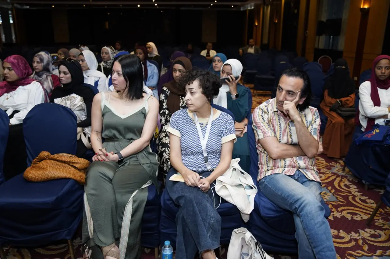 السفيرة القبرصية بمصر تستعرض رمزية السينما بمهرجان أسوان لأفلام المرأة - 1000557939