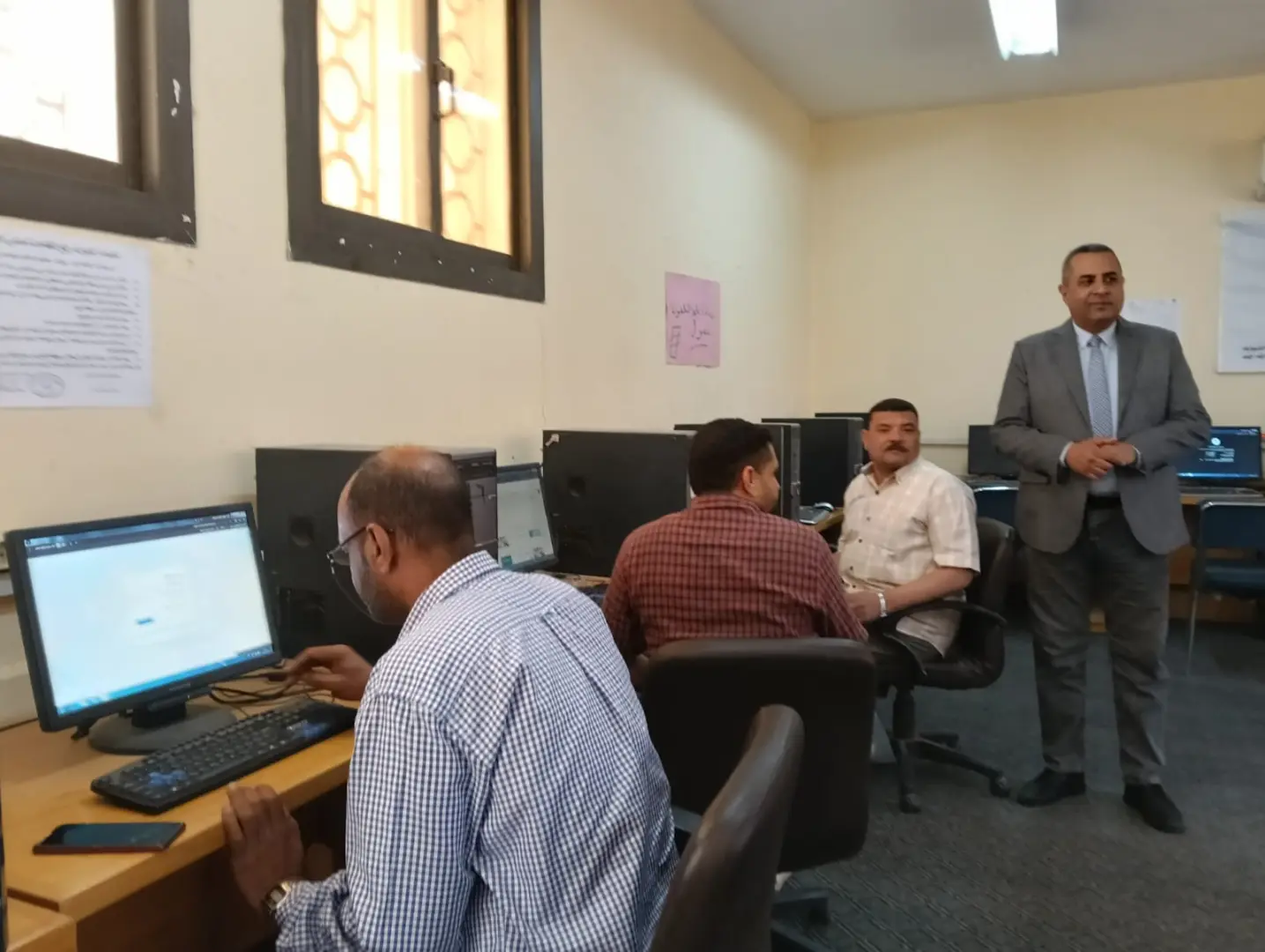 وكيل مديرية تعليم قنا يتفقد اختبارات التطبيقات التربوية وبرامج القيادات - 1000558263