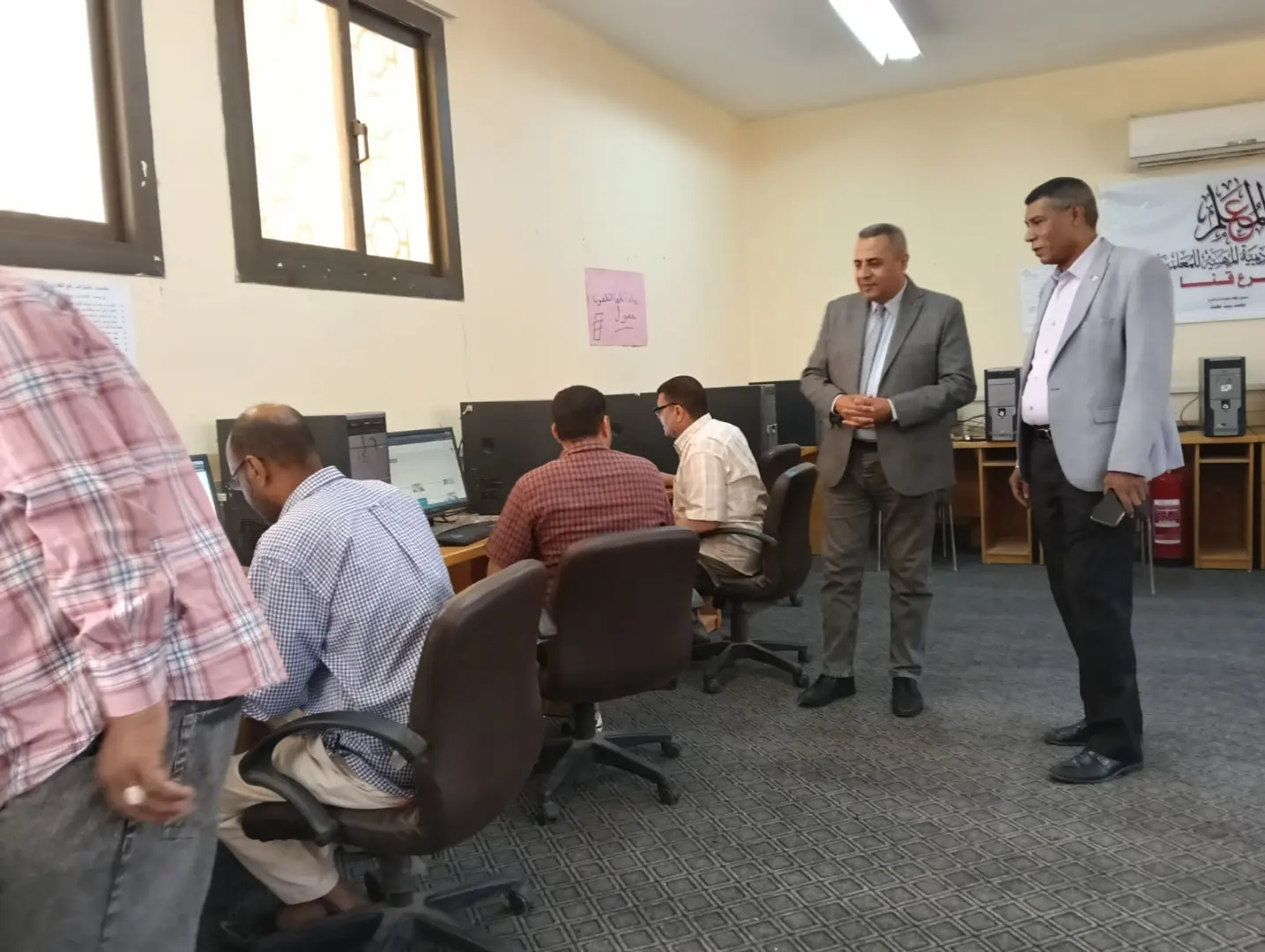 وكيل مديرية تعليم قنا يتفقد اختبارات التطبيقات التربوية وبرامج القيادات - 1000558264