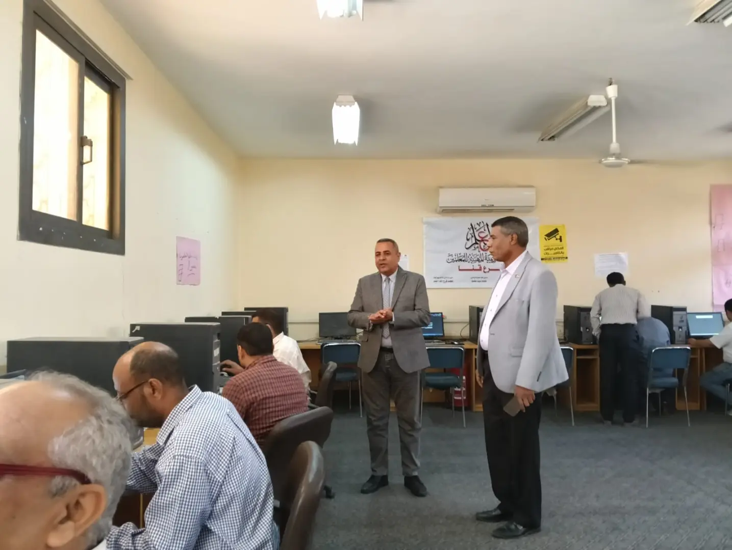 وكيل مديرية تعليم قنا يتفقد اختبارات التطبيقات التربوية وبرامج القيادات - 1000558276