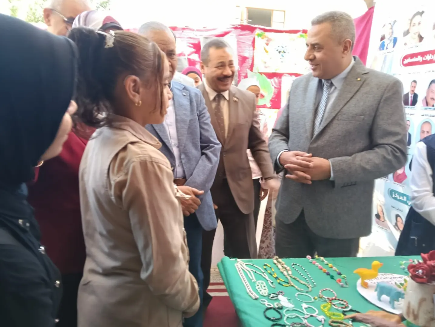 وكيل تعليم قنا يفتتح المعرض الختامي للأنشطة التربوية للنوادي الاستكشافية - 1000558321