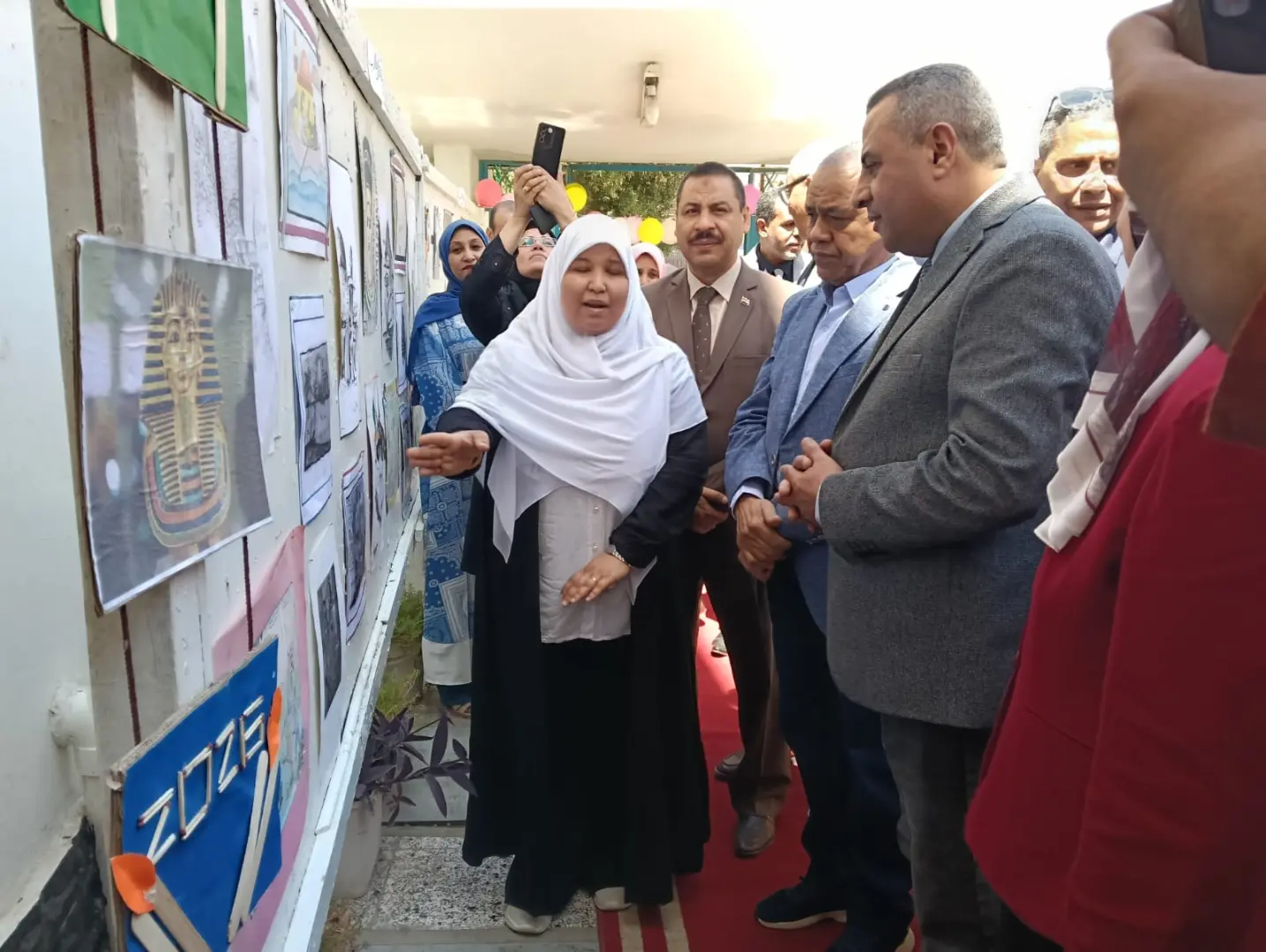وكيل تعليم قنا يفتتح المعرض الختامي للأنشطة التربوية للنوادي الاستكشافية - 1000558325