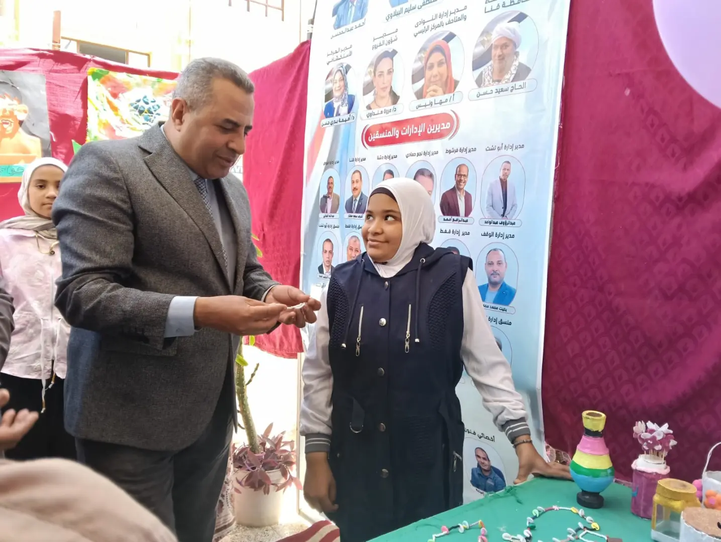 وكيل تعليم قنا يفتتح المعرض الختامي للأنشطة التربوية للنوادي الاستكشافية - 1000558331