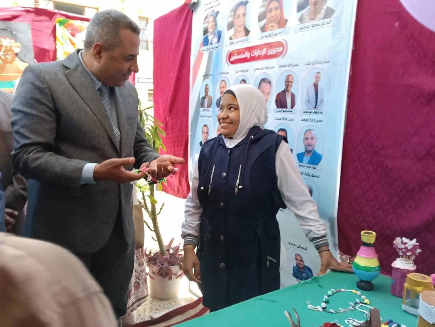وكيل تعليم قنا يفتتح المعرض الختامي للأنشطة التربوية للنوادي الاستكشافية - 1000558342