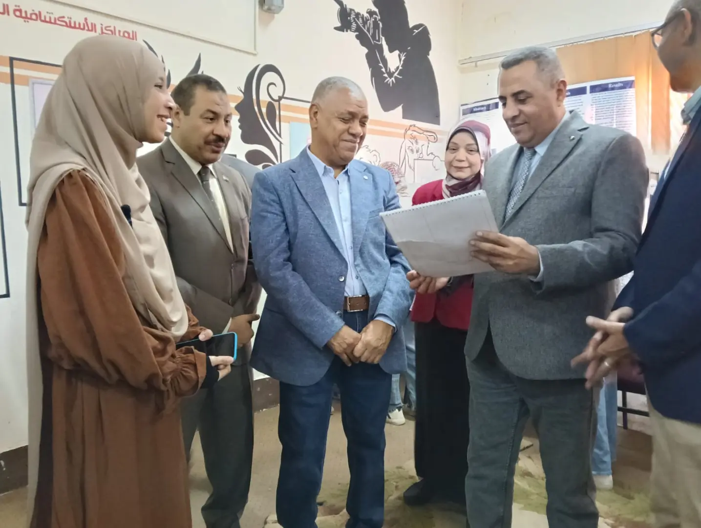وكيل تعليم قنا يفتتح المعرض الختامي للأنشطة التربوية للنوادي الاستكشافية - 1000558353