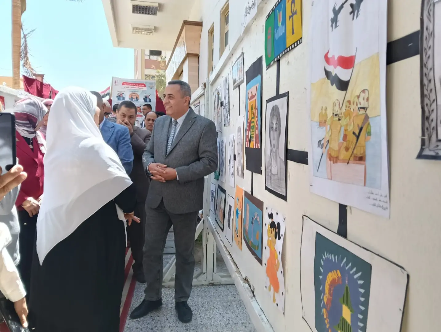 وكيل تعليم قنا يفتتح المعرض الختامي للأنشطة التربوية للنوادي الاستكشافية - 1000558362