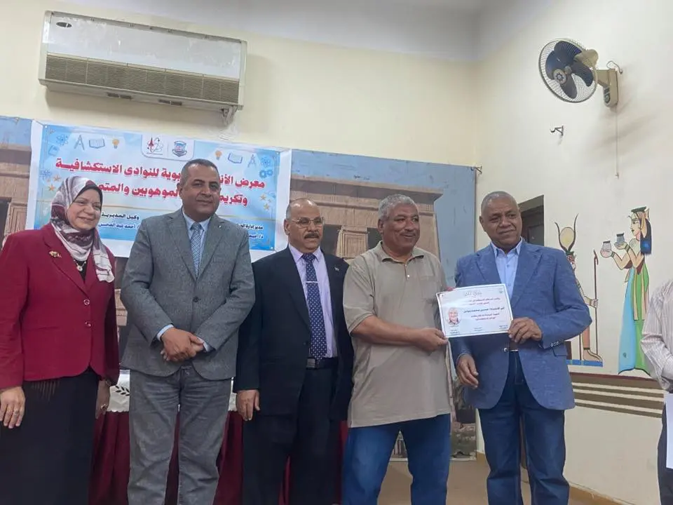 وكيل تعليم قنا يفتتح المعرض الختامي للأنشطة التربوية للنوادي الاستكشافية - 1000558363
