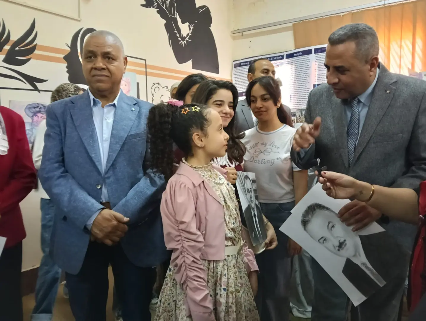 وكيل تعليم قنا يفتتح المعرض الختامي للأنشطة التربوية للنوادي الاستكشافية - 1000558364