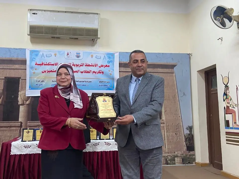 وكيل تعليم قنا يفتتح المعرض الختامي للأنشطة التربوية للنوادي الاستكشافية - 1000558365