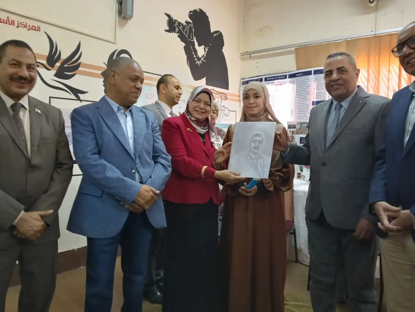 وكيل تعليم قنا يفتتح المعرض الختامي للأنشطة التربوية للنوادي الاستكشافية - 1000558377
