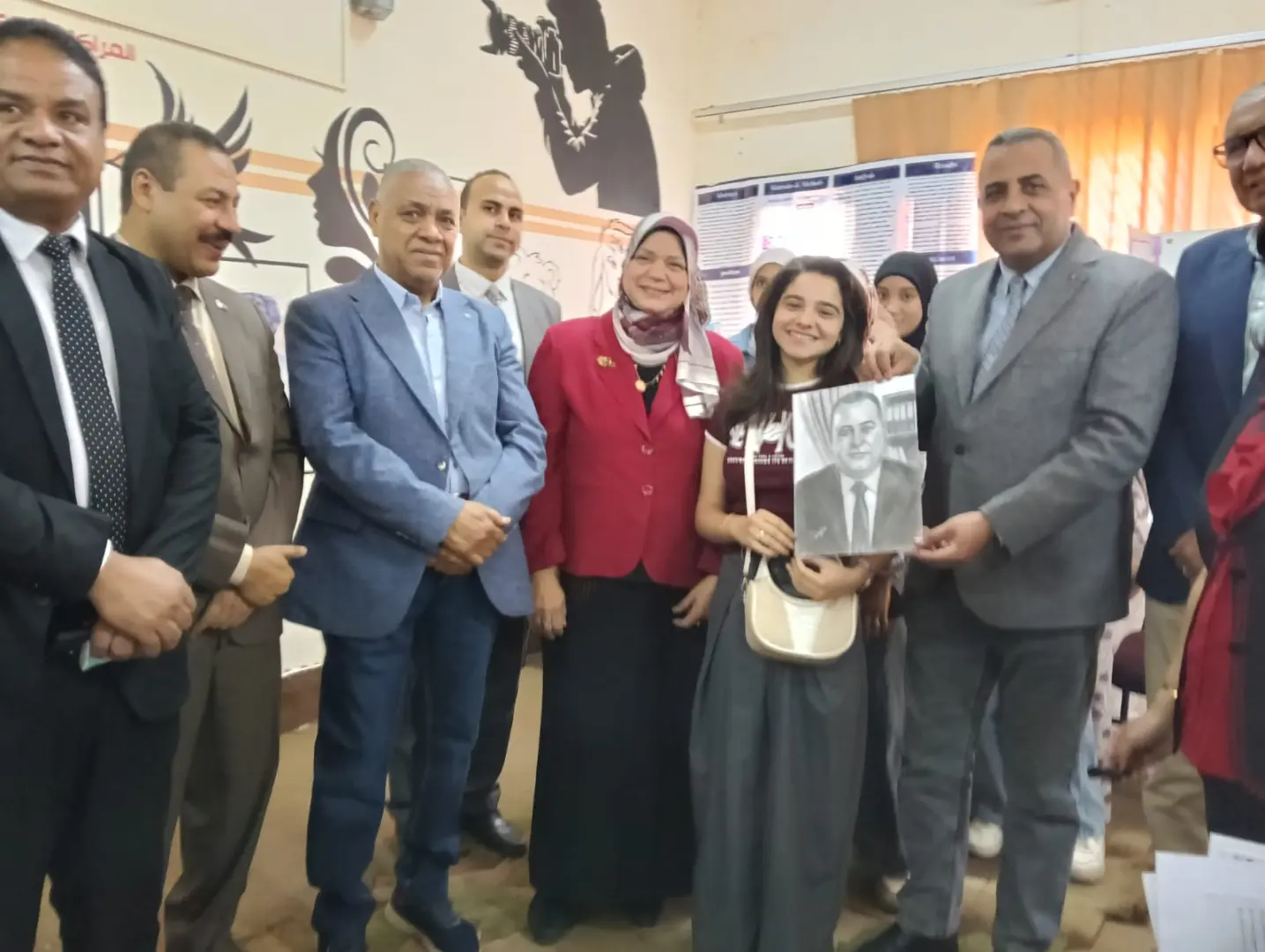 وكيل تعليم قنا يفتتح المعرض الختامي للأنشطة التربوية للنوادي الاستكشافية - 1000558383