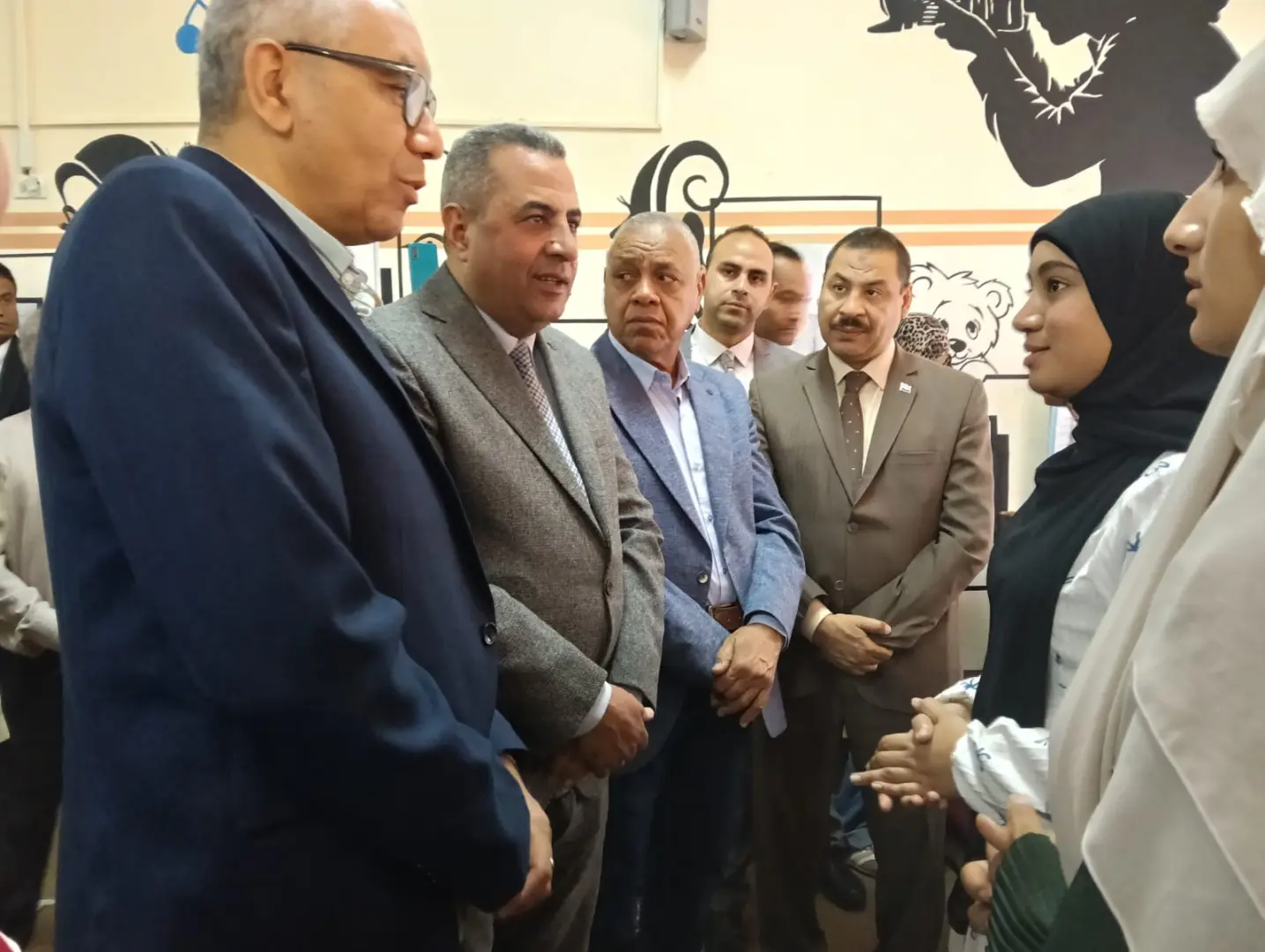 وكيل تعليم قنا يفتتح المعرض الختامي للأنشطة التربوية للنوادي الاستكشافية - 1000558389