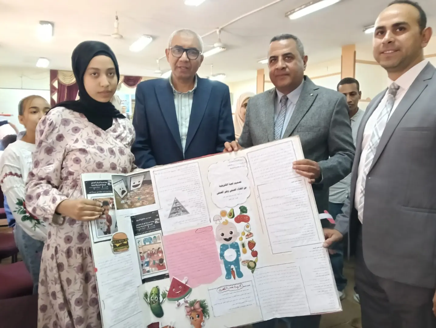 وكيل تعليم قنا يفتتح المعرض الختامي للأنشطة التربوية للنوادي الاستكشافية - 1000558391