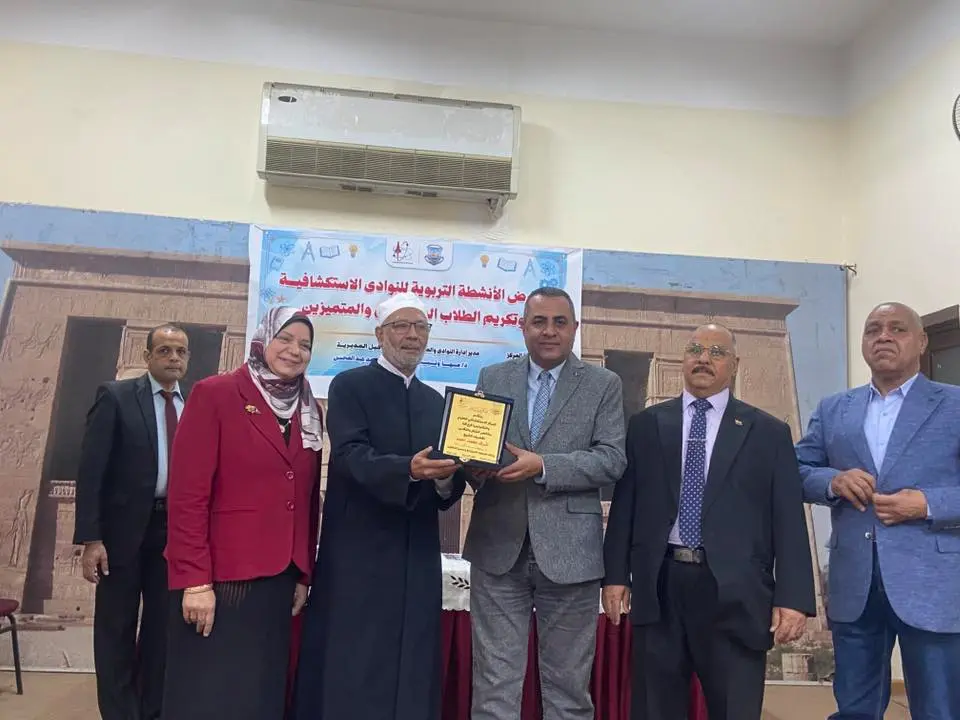 وكيل تعليم قنا يفتتح المعرض الختامي للأنشطة التربوية للنوادي الاستكشافية - 1000558400