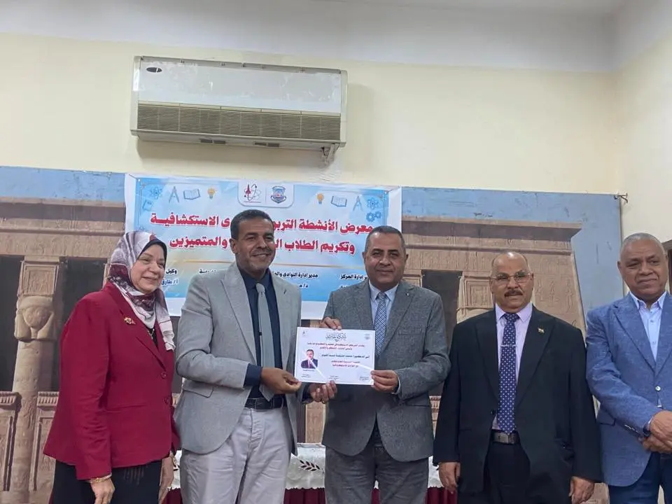 وكيل تعليم قنا يفتتح المعرض الختامي للأنشطة التربوية للنوادي الاستكشافية - 1000558405
